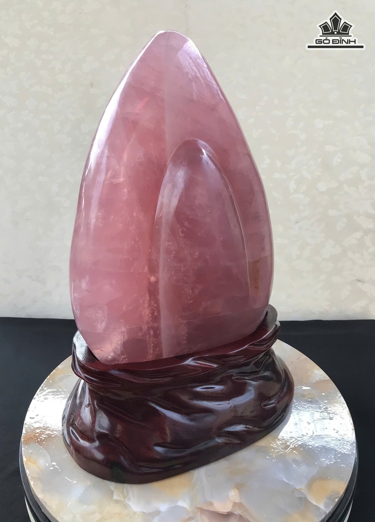 nui-thach-anh-hong-dam-madagascar-119kg-len-de-cao-38-cm-475851