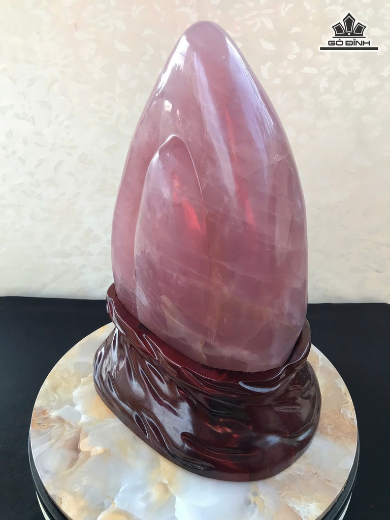 nui-thach-anh-hong-dam-madagascar-119kg-len-de-cao-38-cm-475853