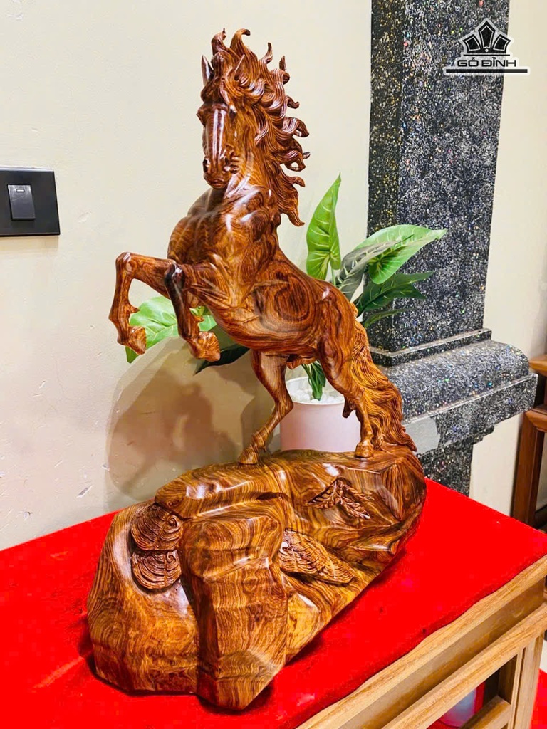 tuong-ngua-phong-thuy-go-cam-cao-48-ngang-34-sau-18-cm-476036