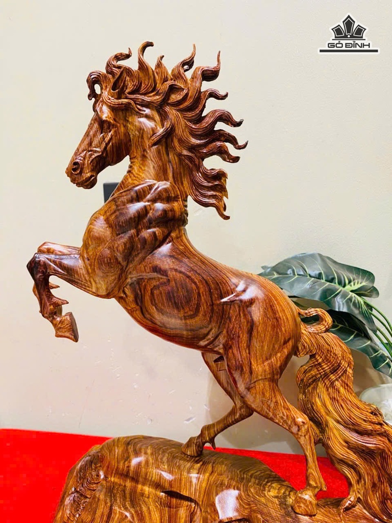 tuong-ngua-phong-thuy-go-cam-cao-48-ngang-34-sau-18-cm-476037