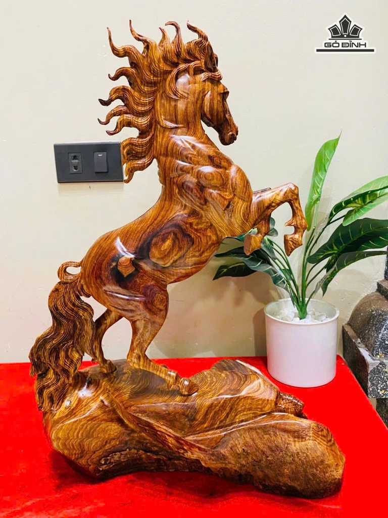 tuong-ngua-phong-thuy-go-cam-cao-48-ngang-34-sau-18-cm-476039