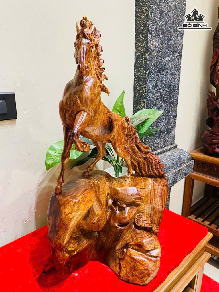 tuong-ngua-phong-thuy-go-cam-cao-55-ngang-26-sau-35-cm-476043