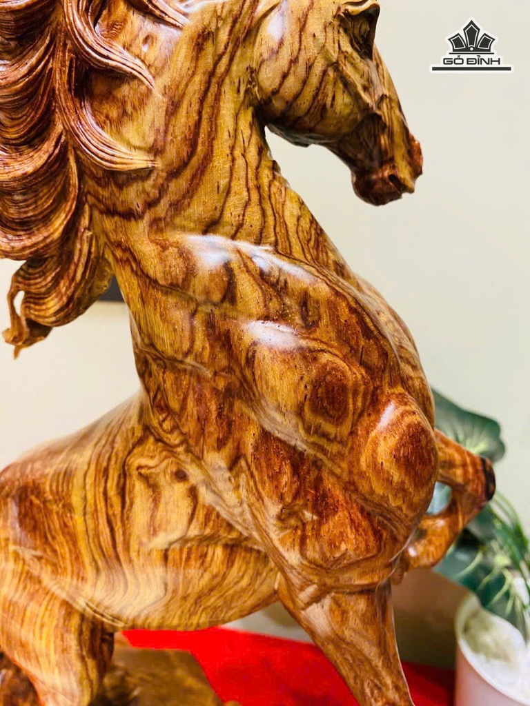 tuong-ngua-phong-thuy-go-cam-cao-55-ngang-26-sau-35-cm-476046