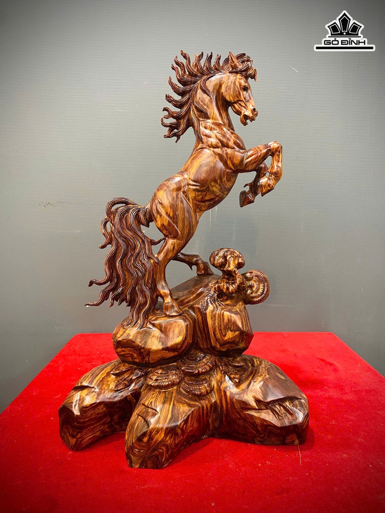 tuong-ngua-phong-thuy-nhat-ma-phi-thien-go-sua-cao-56-ngang-36-sau-20-cm-476099