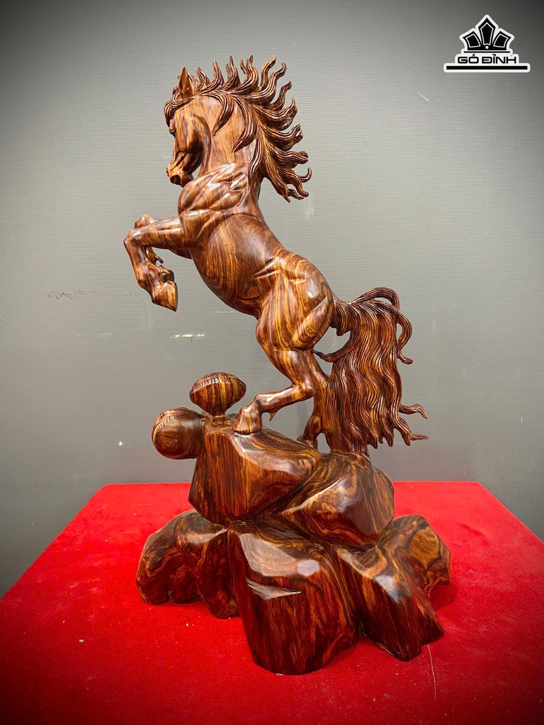 tuong-ngua-phong-thuy-nhat-ma-phi-thien-go-sua-cao-56-ngang-36-sau-20-cm-476101