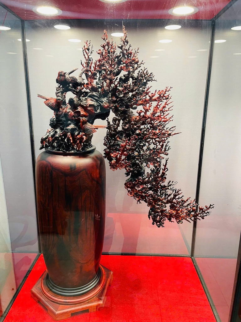 binh-hoa-go-trac-cao-112-ngang-70-sau-35-cm-kem-tu-476356