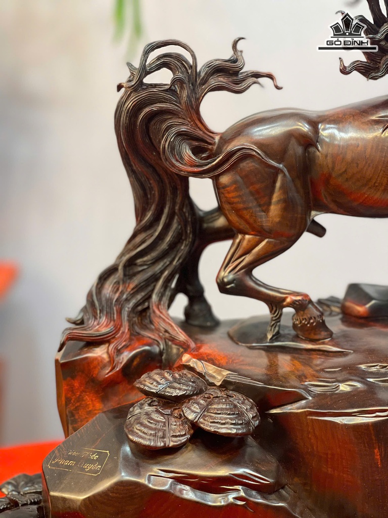 tuong-ngua-phong-thuy-nhat-ma-thong-dong-go-trac-cao-47-ngang-43-sau-23-cm-476423