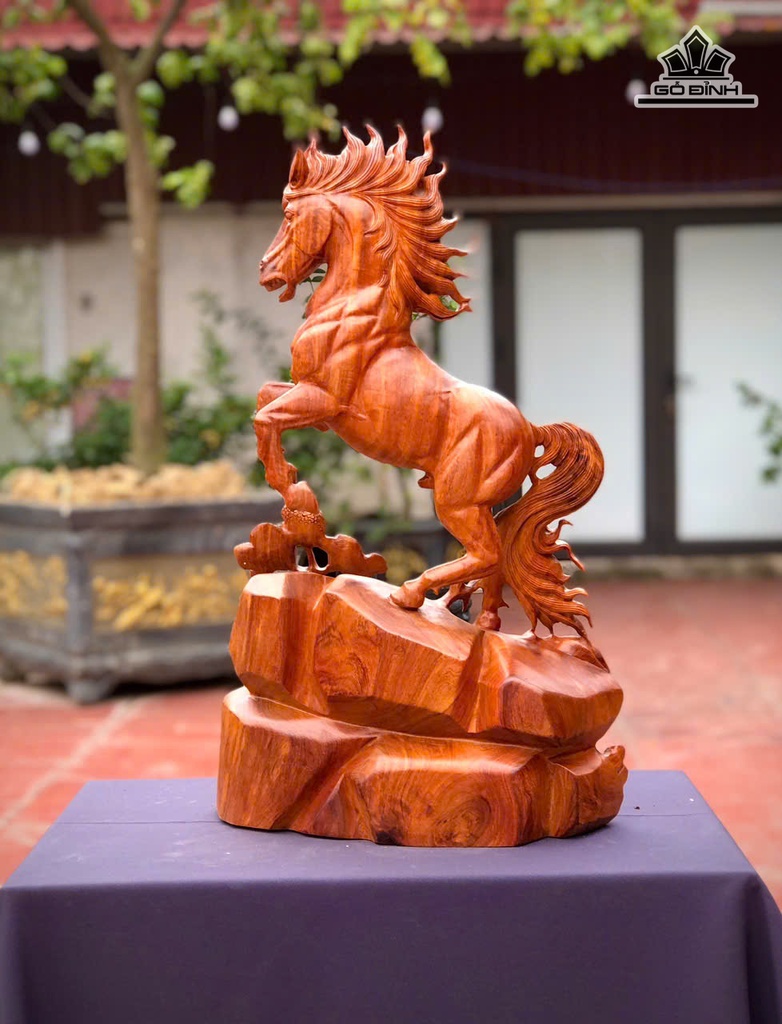 tuong-ngua-phong-thuy-nhat-ma-phi-thien-go-huong-cao-62-ngang-40-sau-13-cm-476794