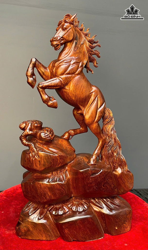 tuong-ngua-phong-thuy-nhat-ma-phi-thien-go-cam-cao-50-ngang-28-sau-14-cm-476907