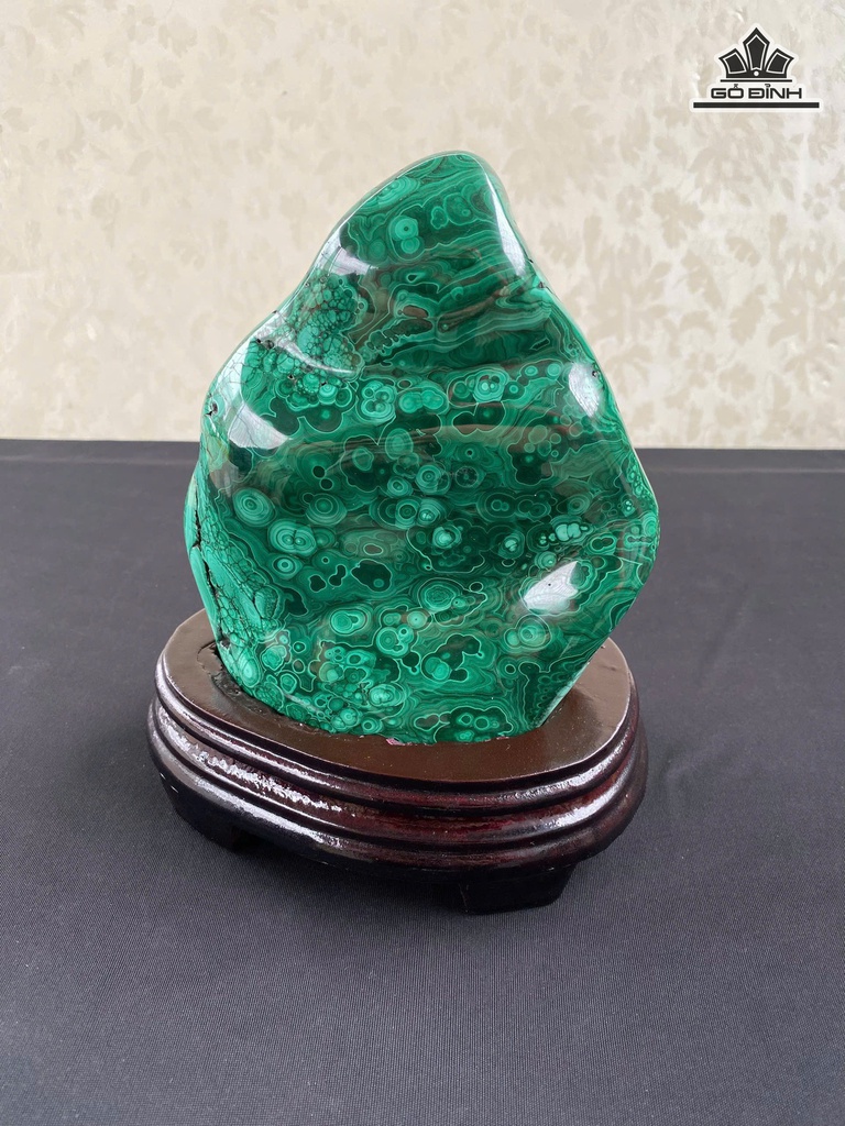 nui-thach-khong-tuoc-malachite-van-mau-doc-dao-245kg-nui-18x145x7cm-len-de-218cm-477068