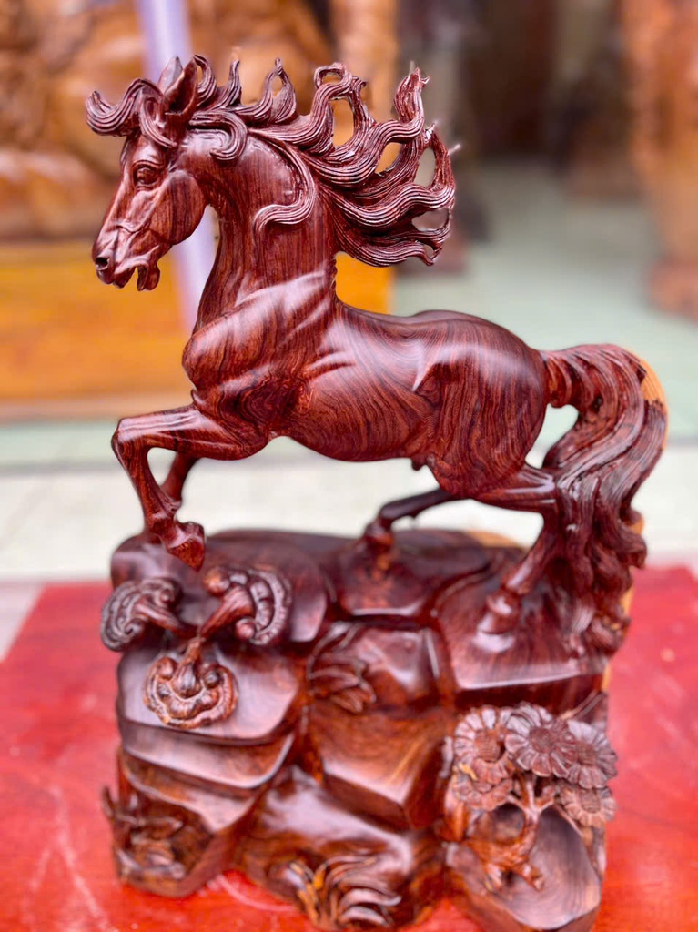 tuong-ngua-phong-thuy-nhat-ma-thong-dong-go-cam-cao-43-ngang-30-sau-25-cm-477293