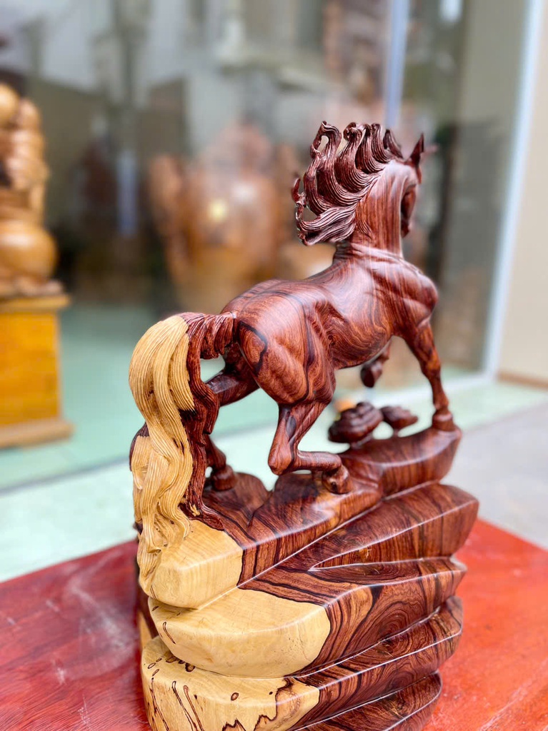 tuong-ngua-phong-thuy-nhat-ma-thong-dong-go-cam-cao-43-ngang-30-sau-25-cm-477296