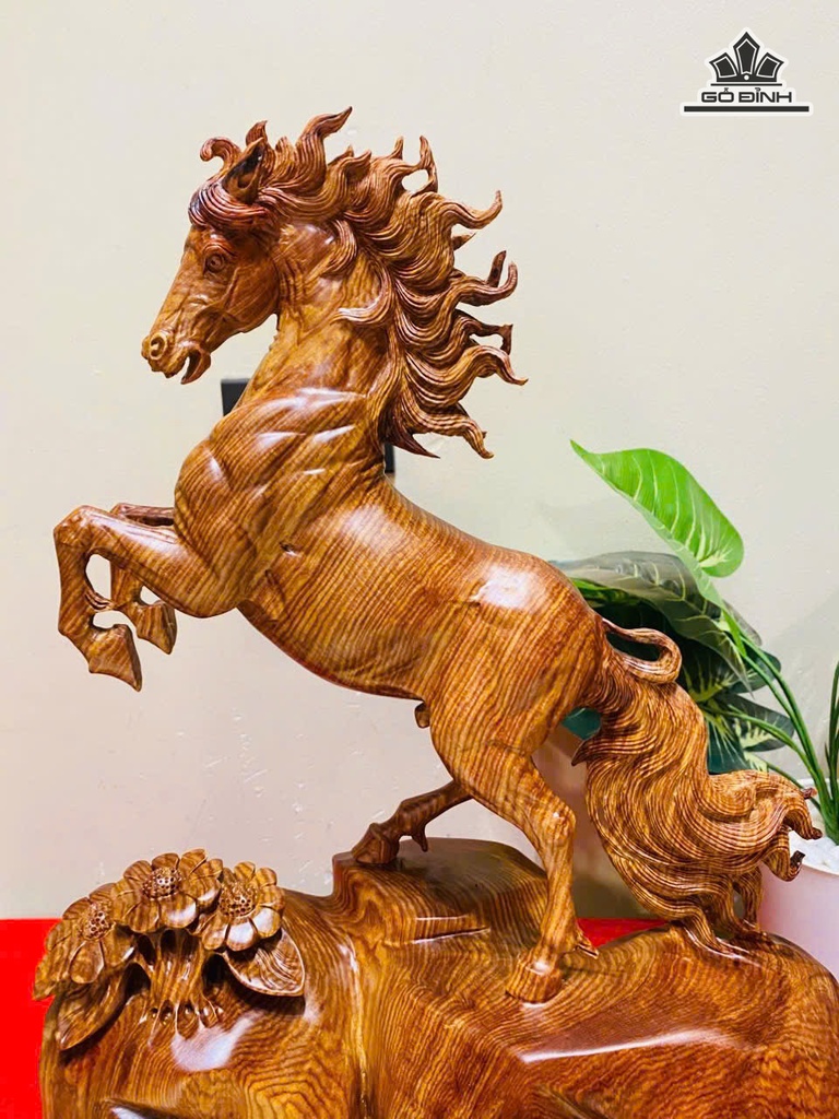 tuong-ngua-phong-thuy-nhat-ma-phi-thien-go-cam-cao-50-ngang-33-sau-15-cm-477625