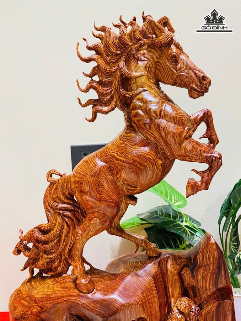 tuong-ngua-phong-thuy-nhat-ma-phi-thien-go-cam-cao-56-ngang-33-sau-19-cm-477632