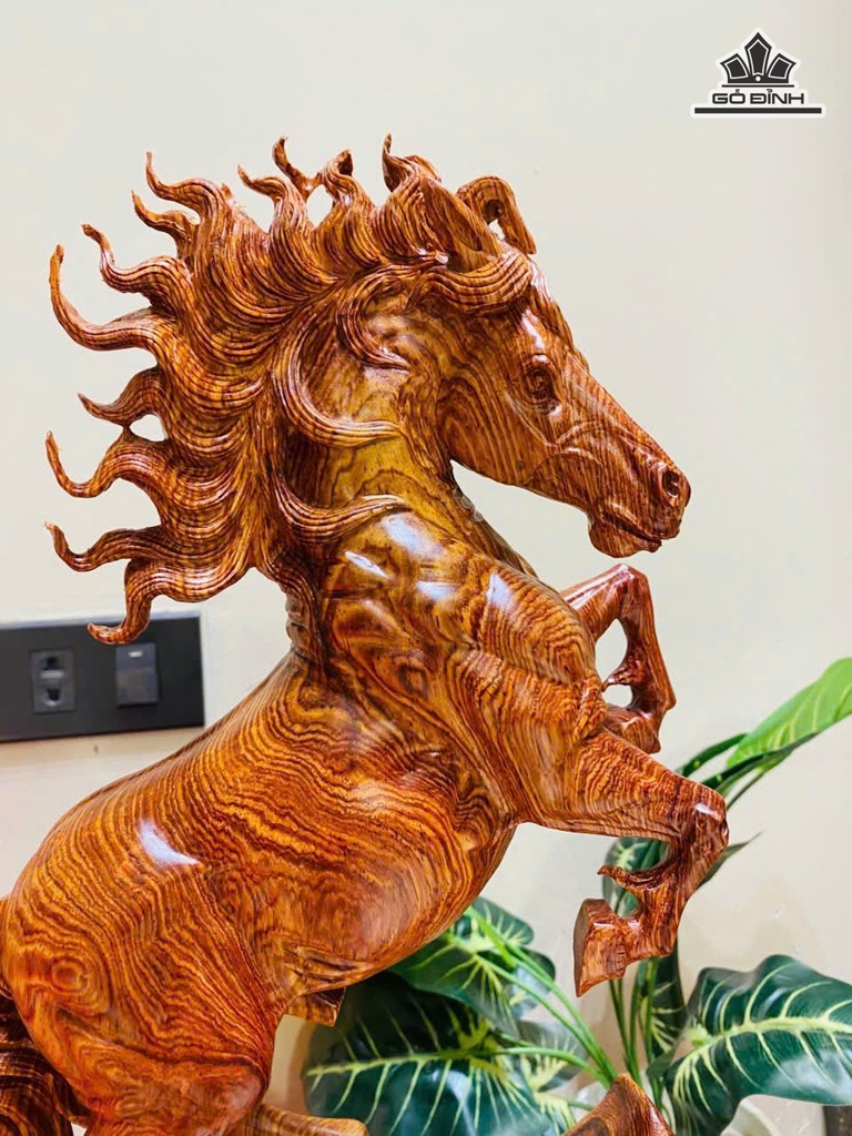 tuong-ngua-phong-thuy-nhat-ma-phi-thien-go-cam-cao-56-ngang-33-sau-19-cm-477634