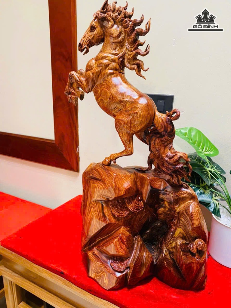 tuong-ngua-phong-thuy-nhat-ma-phi-thien-go-cam-cao-58-ngang-33-sau-18-cm-477638