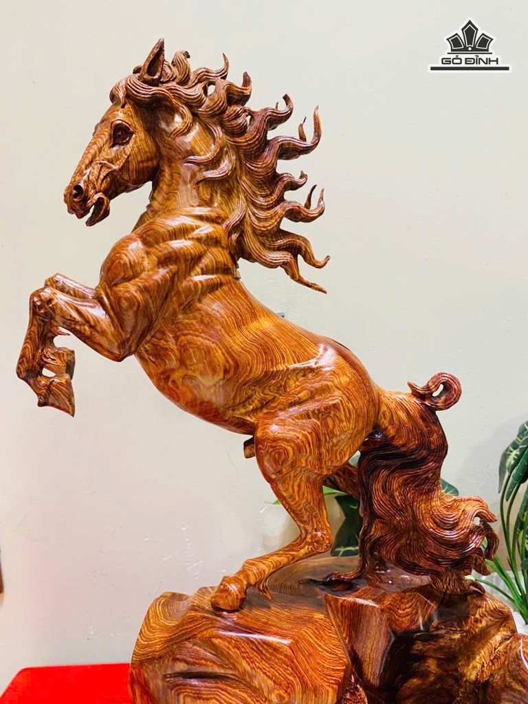 tuong-ngua-phong-thuy-nhat-ma-phi-thien-go-cam-cao-58-ngang-33-sau-18-cm-477640