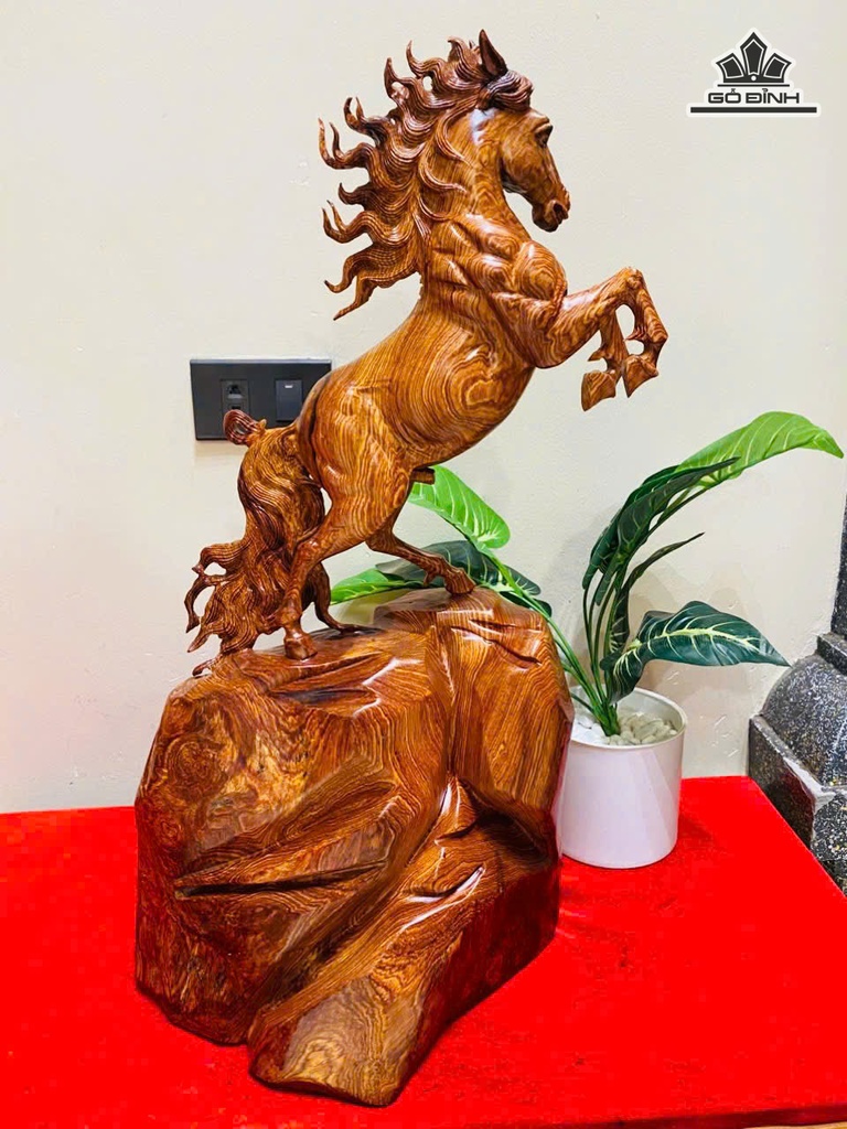 tuong-ngua-phong-thuy-nhat-ma-phi-thien-go-cam-cao-58-ngang-33-sau-18-cm-477642