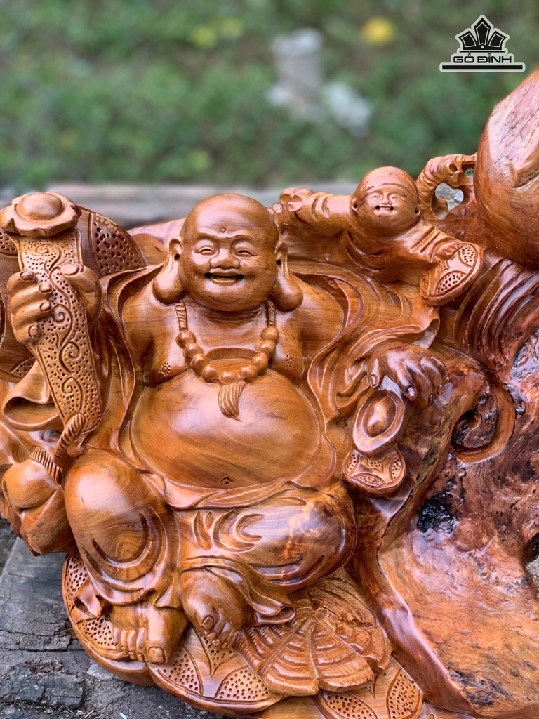 tuong-phat-di-lac-nhat-phuc-om-da-go-huong-cao-40-ngang-63-sau-27-cm-477864