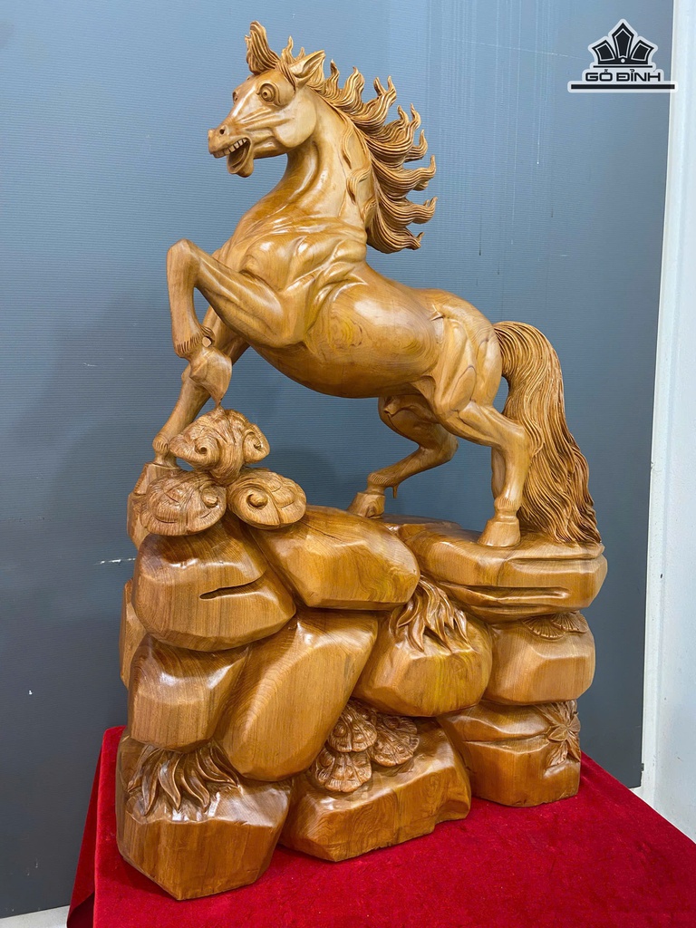 tuong-ngua-nhat-ma-thong-dong-go-ngoc-am-cao-92-ngang-60-sau-19-477904