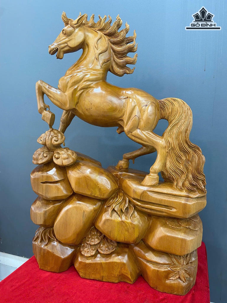 tuong-ngua-nhat-ma-thong-dong-go-ngoc-am-cao-92-ngang-60-sau-19-477905