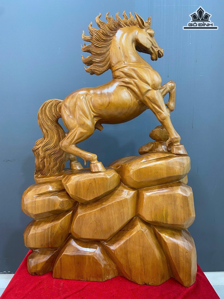 tuong-ngua-nhat-ma-thong-dong-go-ngoc-am-cao-92-ngang-60-sau-19-477906