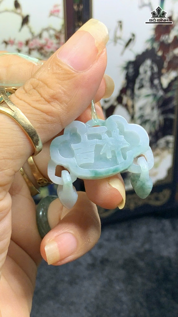 khoa-truong-menh-hoa-bay-cam-thach-jadeite-a-myama-18-6x31-2x5-6mm-8-1g-478097