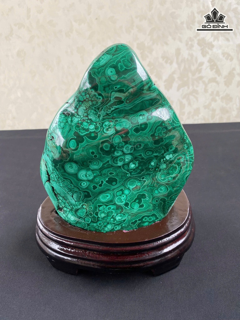 nui-thach-khong-tuoc-malachite-van-mau-doc-dao-245kg-nui-18x145x7cm-len-de-218cm-478217