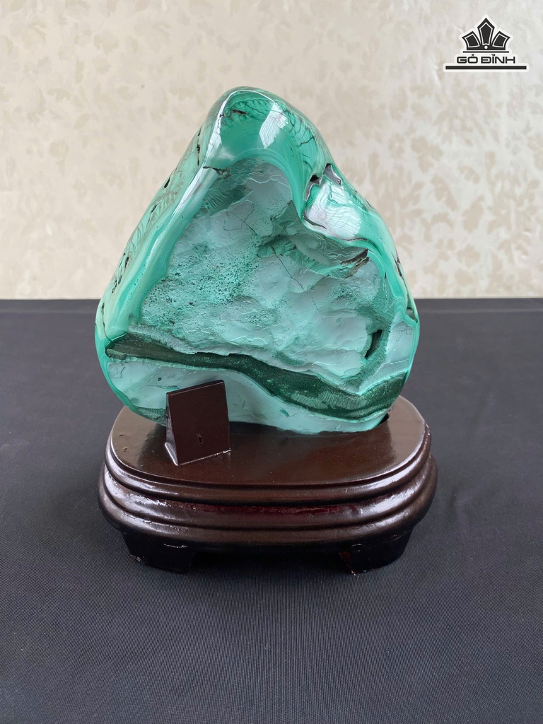 nui-thach-khong-tuoc-malachite-van-mau-doc-dao-245kg-nui-18x145x7cm-len-de-218cm-478219