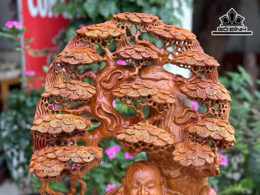 tuong-phat-di-lac-ngoi-goc-cay-tung-go-huong-cao-68-ngang-46-sau-25-cm-478317