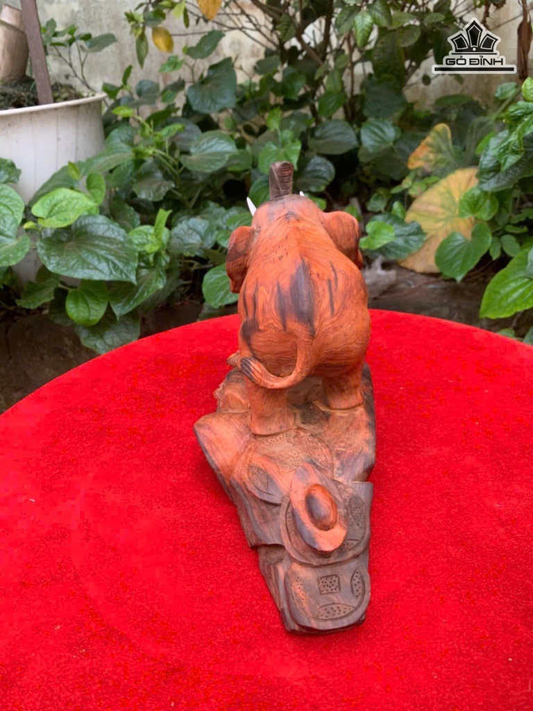 tuong-voi-mau-tu-go-trac-cao-18-ngang-28-sau-14-cm-478908