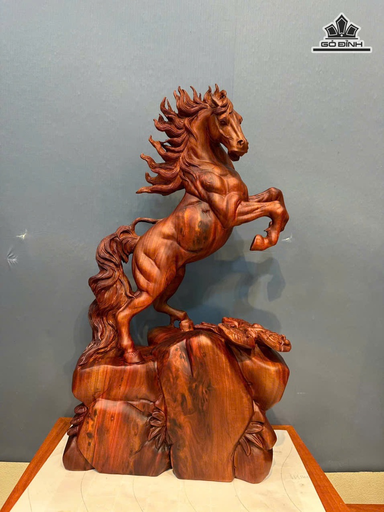 tuong-ngua-phong-thuy-nhat-ma-phi-thien-go-tu-dan-cao-53-ngang-30-sau-13-cm-478945