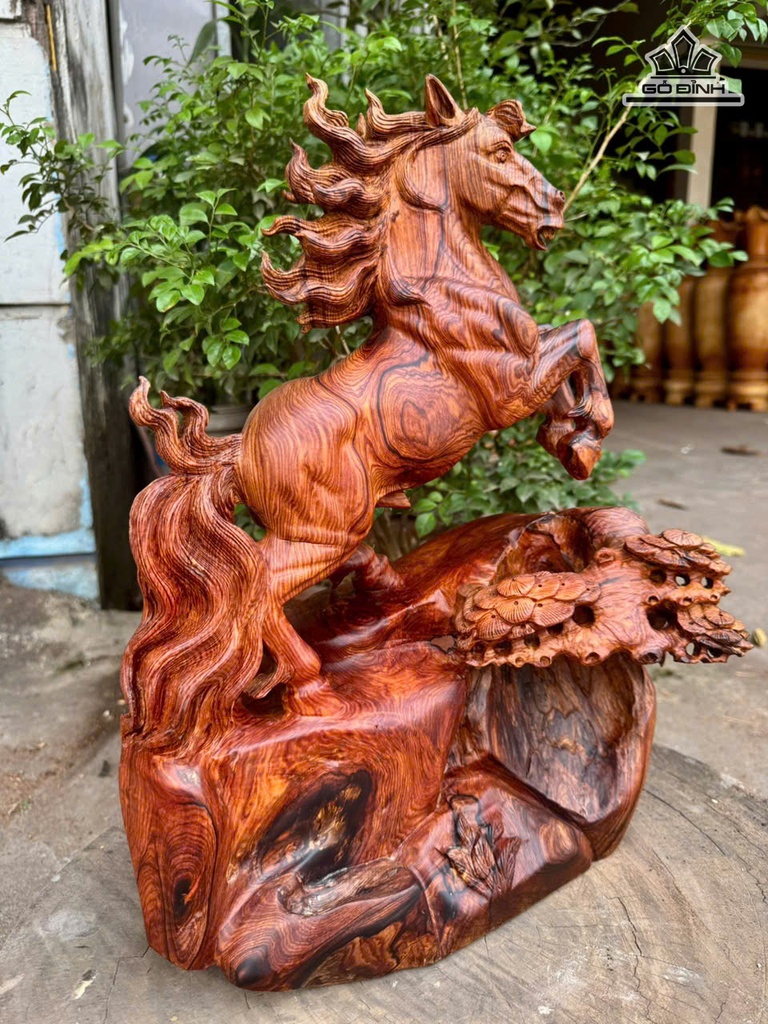 tuong-ngua-phong-thuy-nhat-ma-phi-thien-go-cam-cao-45-ngang-31-sau-22-cm-479046