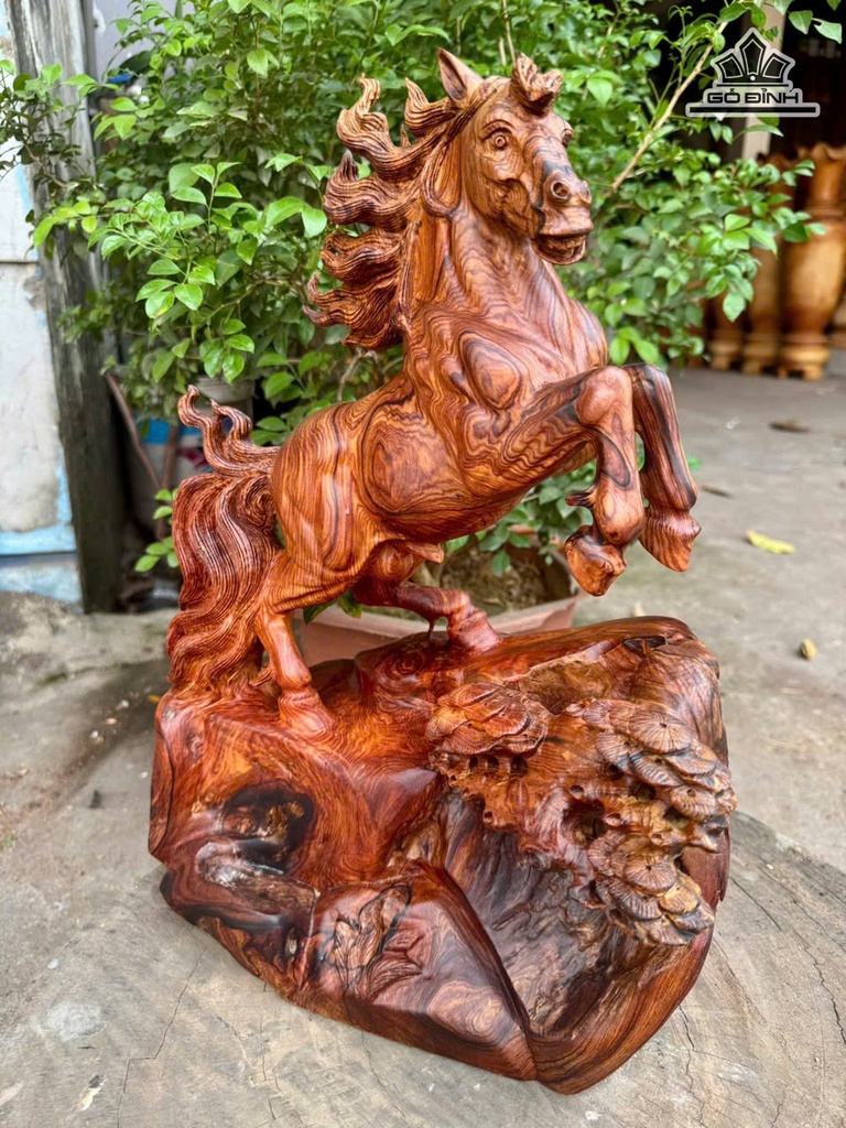 tuong-ngua-phong-thuy-nhat-ma-phi-thien-go-cam-cao-45-ngang-31-sau-22-cm-479047