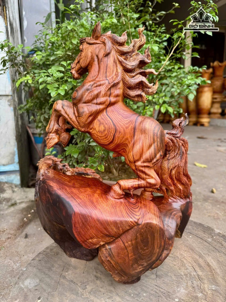 tuong-ngua-phong-thuy-nhat-ma-phi-thien-go-cam-cao-45-ngang-31-sau-22-cm-479048