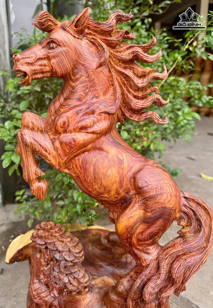 tuong-ngua-phong-thuy-nhat-ma-phi-thien-go-cam-cao-57-ngang-32-sau-27-cm-479050