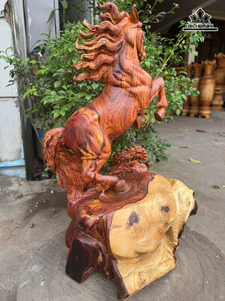 tuong-ngua-phong-thuy-nhat-ma-phi-thien-go-cam-cao-57-ngang-32-sau-27-cm-479053