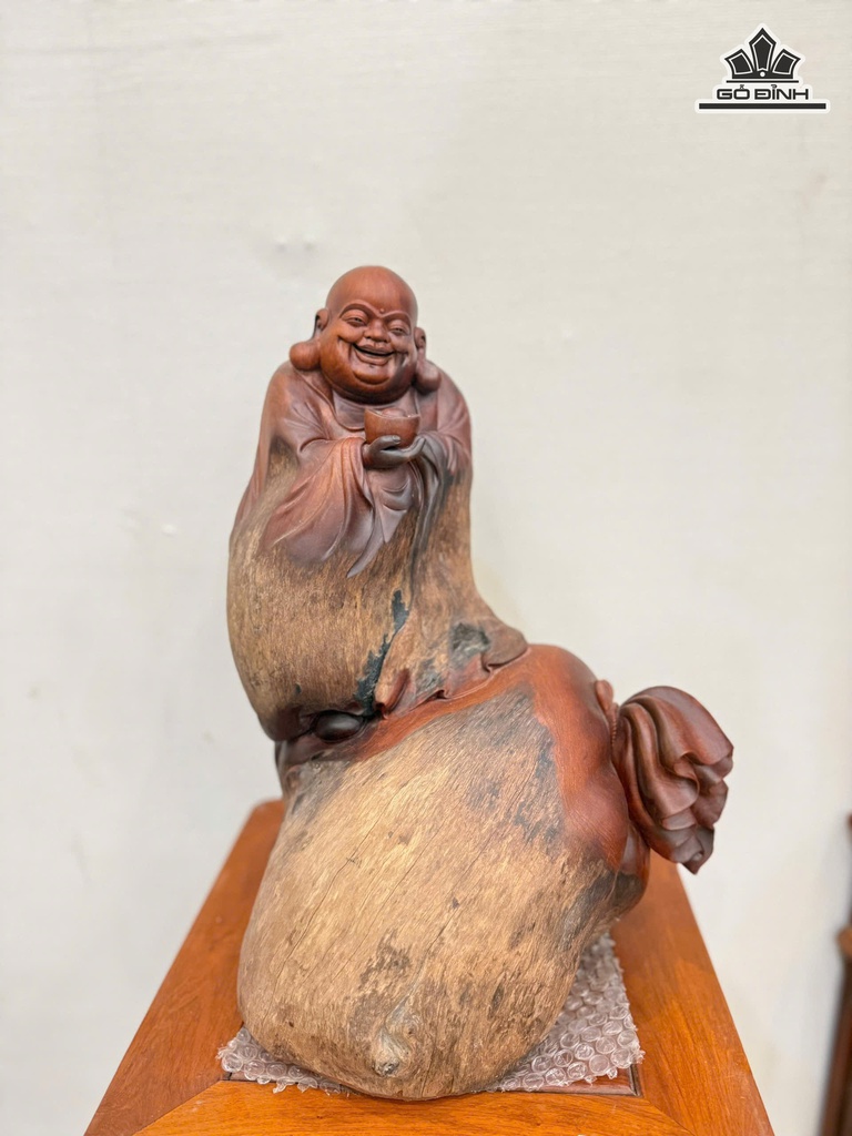 tuong-phat-di-lac-dung-bi-tien-vang-go-huong-cao-42-ngang-22-sau-22-cm-479414
