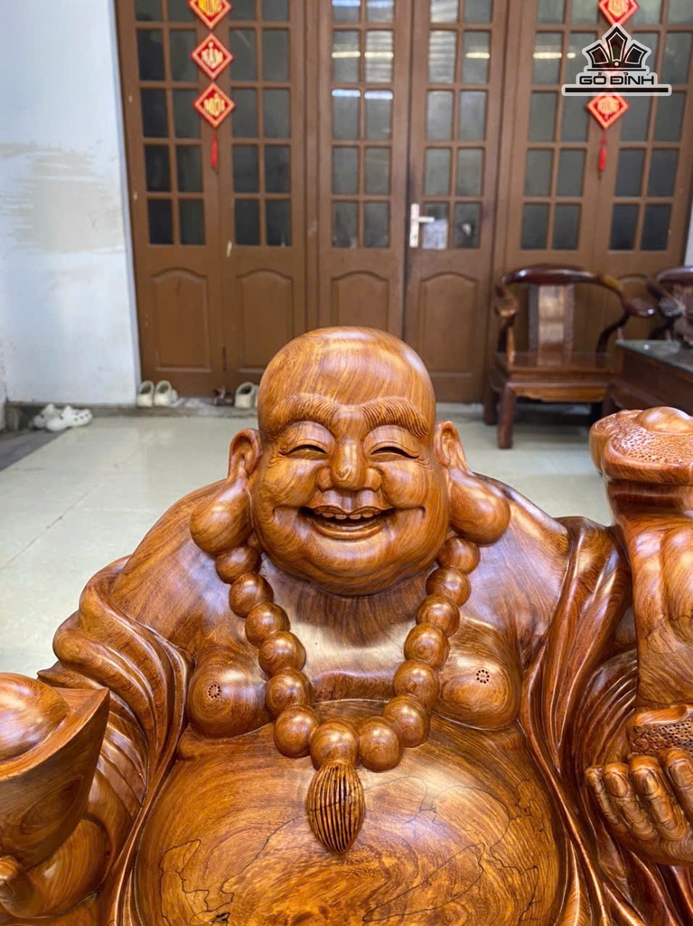tuong-phat-ngoi-bao-tien-vang-cam-gay-nhu-y-go-huong-cao-52-ngang-55-sau-38-cm-479731