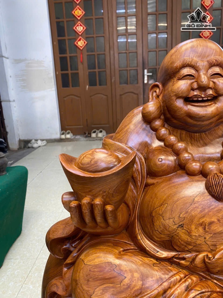 tuong-phat-ngoi-bao-tien-vang-cam-gay-nhu-y-go-huong-cao-52-ngang-55-sau-38-cm-479732