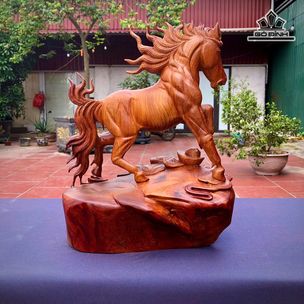 tuong-ngua-phong-thuy-go-huong-cao-36-ngang-30-sau-18-cm-480207
