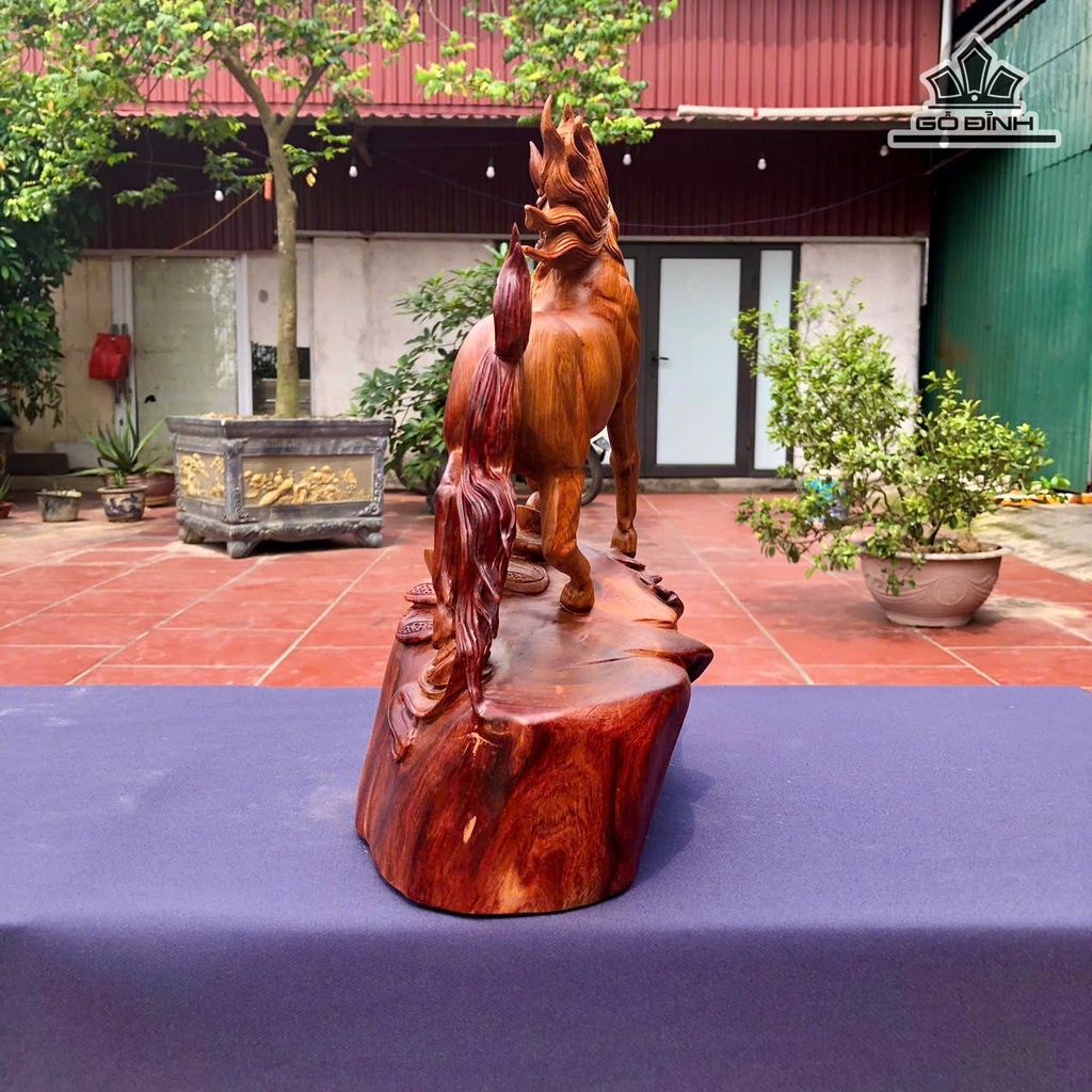 tuong-ngua-phong-thuy-go-huong-cao-36-ngang-30-sau-18-cm-480209