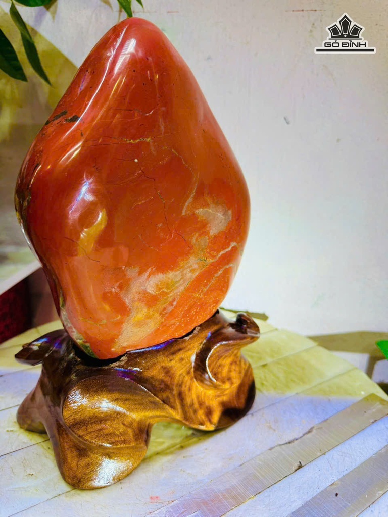 tac-pham-da-ngoc-bich-nephrite-jade-cao-29-ngang-19-cm-55kg-480256