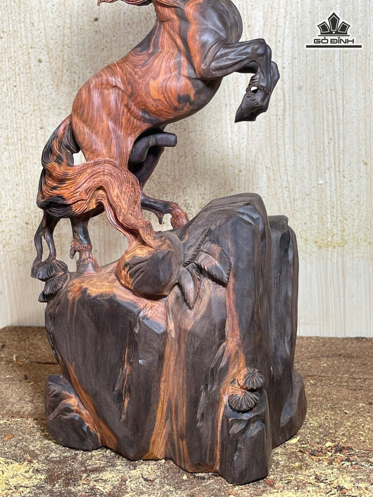 tuong-ngua-phong-thuy-nhat-ma-phi-thien-go-trac-cao-36-ngang-18-sau-14-cm-480443