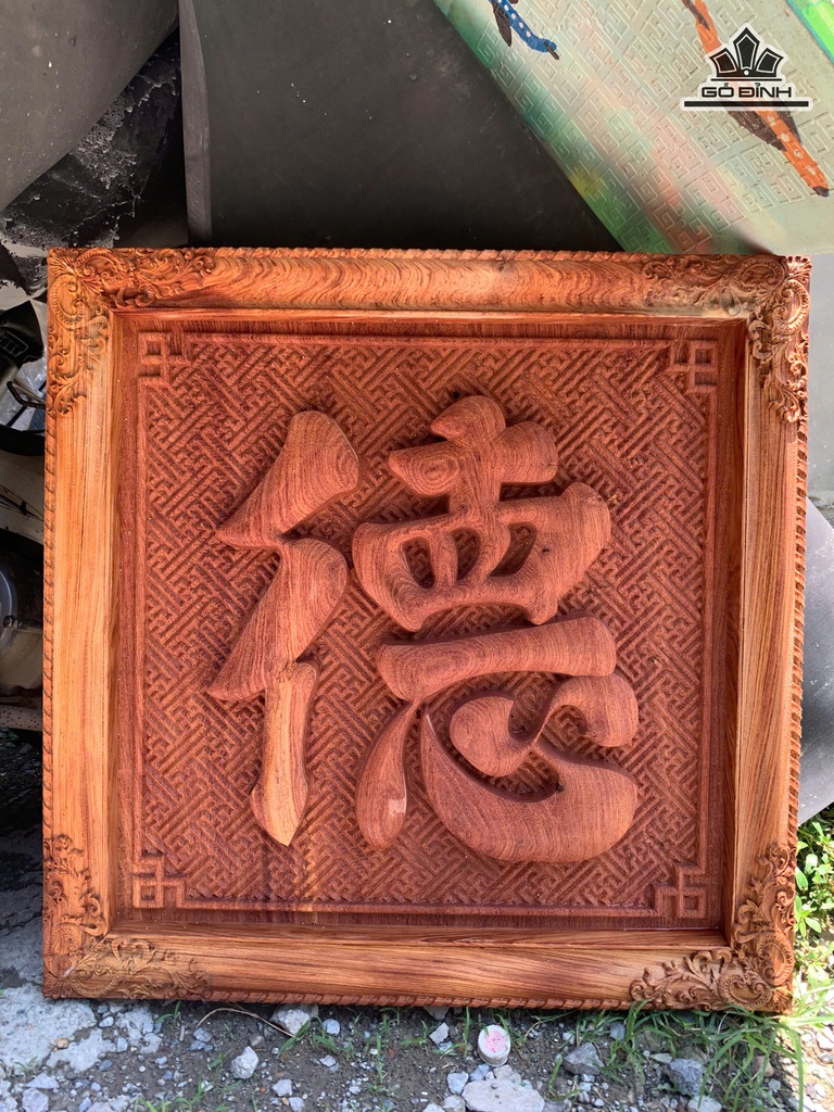 chu-duc-go-huong-kich-thuoc-70x70x5-cm-480680
