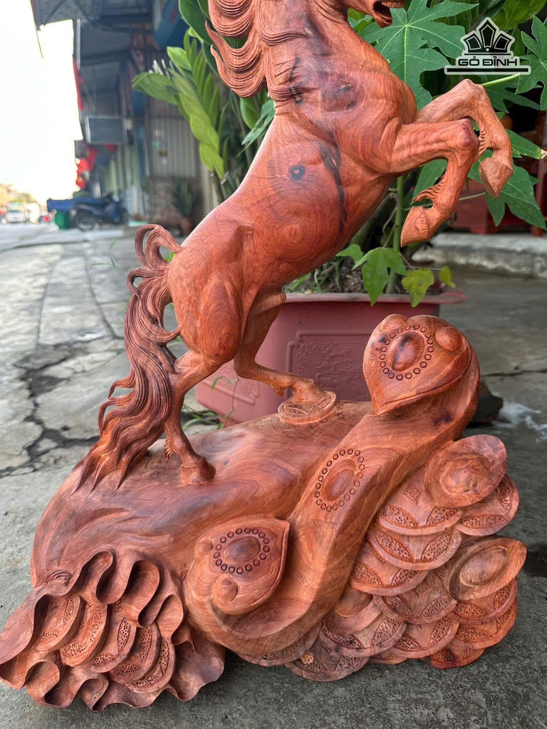 tuong-ngua-phong-thuy-nhat-ma-phi-thien-go-huong-cao-60-ngang-45-sau-17-cm-481002