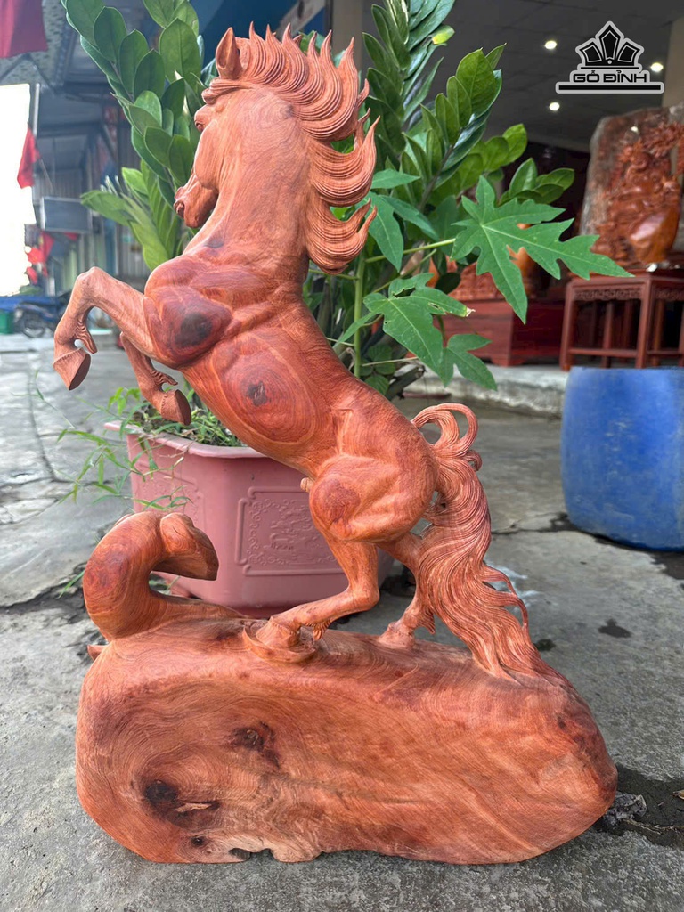 tuong-ngua-phong-thuy-nhat-ma-phi-thien-go-huong-cao-60-ngang-45-sau-17-cm-481003