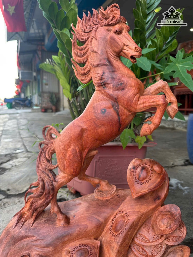 tuong-ngua-phong-thuy-nhat-ma-phi-thien-go-huong-cao-60-ngang-45-sau-17-cm-481004