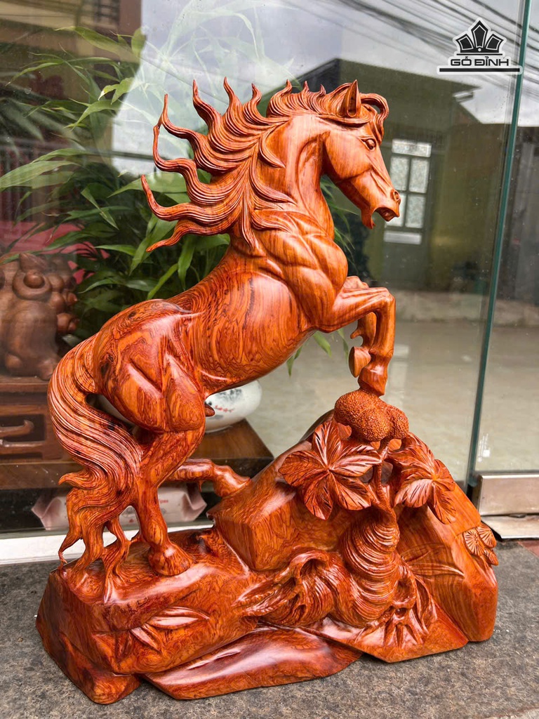 tuong-ngua-phong-thuy-nhat-ma-phi-thien-go-huong-cao-45-ngang-36-sau-15-cm-481349