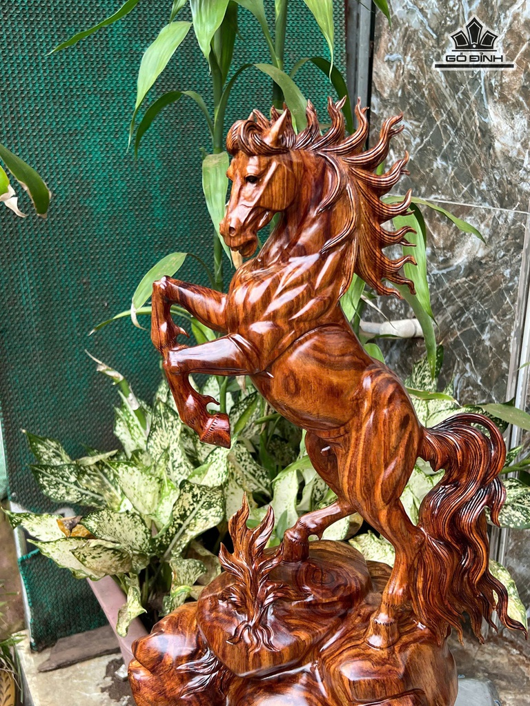 tuong-ngua-phong-thuy-nhat-ma-phi-thien-go-sua-cao-61-ngang-36-sau-30-cm-481679